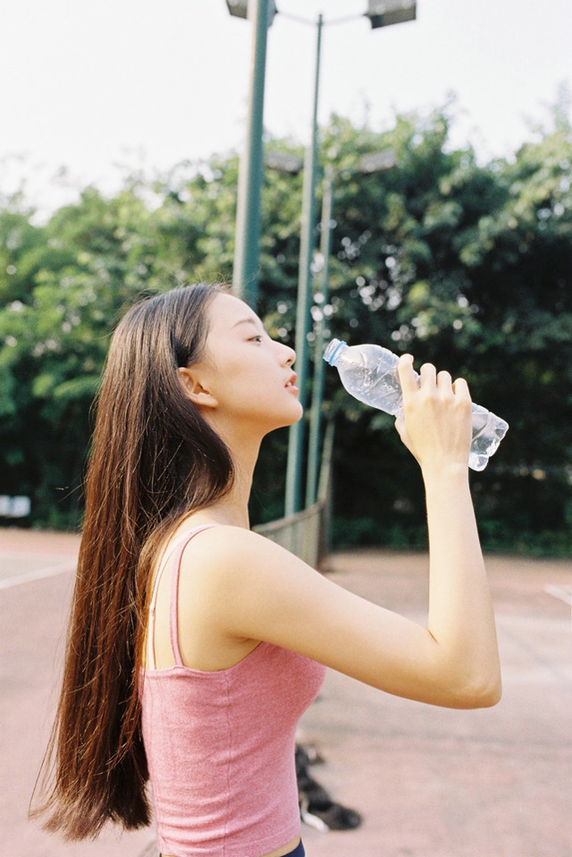网球美女有着傲人的上围性感写真照	,清纯美女,