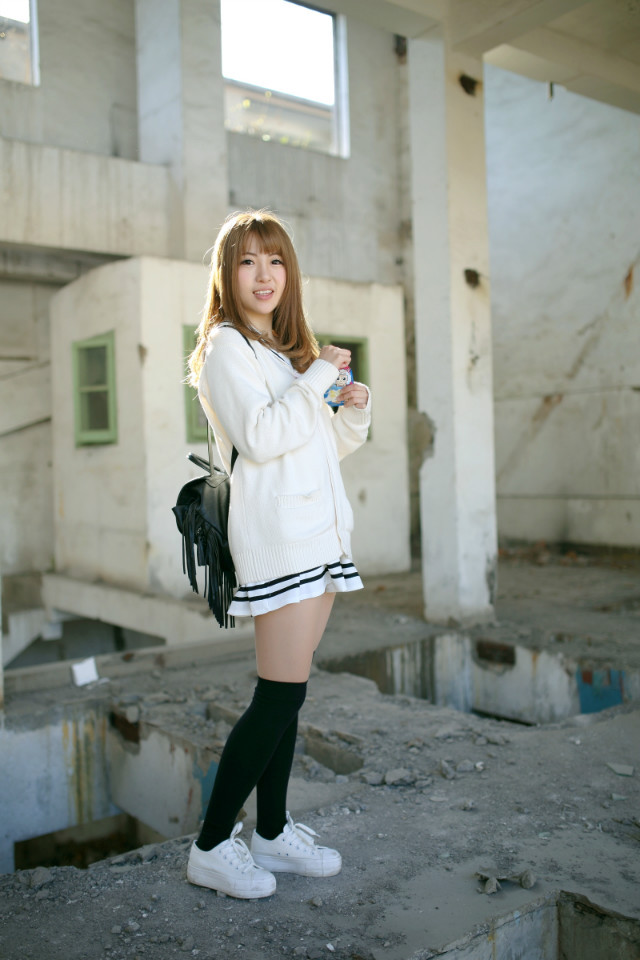 萌萌的日系短裙女孩阳光下甜美可爱写真照	,清纯美女,