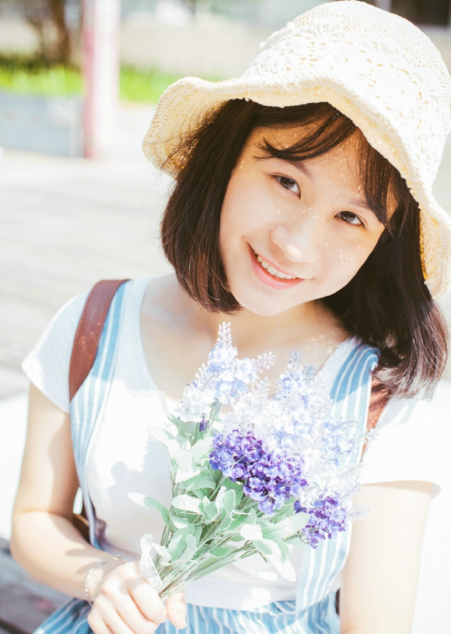 短发氧气阳光少女写真花香四溢小清新美女图库	,清纯美女,