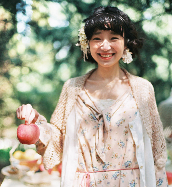 天台上的泳衣妹子长发飘飘私房照写真图片下载,清纯美女,