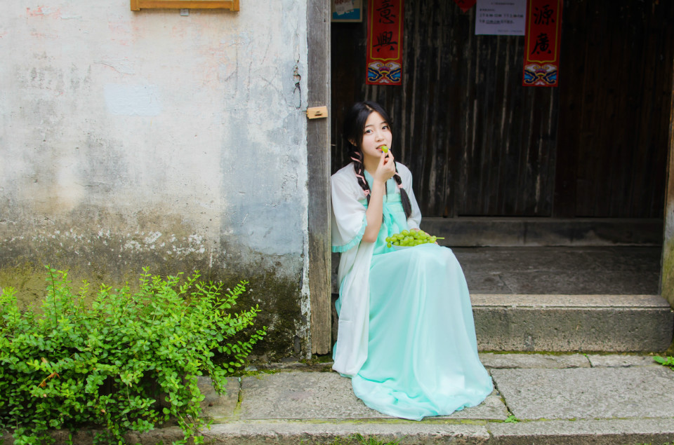 古风纯情少女的桥头等待主题写真图片	,清纯美女,