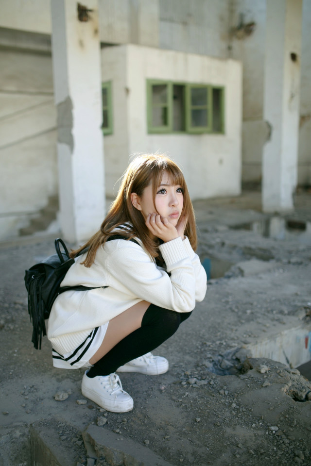 萌萌的日系短裙女孩阳光下甜美可爱写真照,清纯美女,