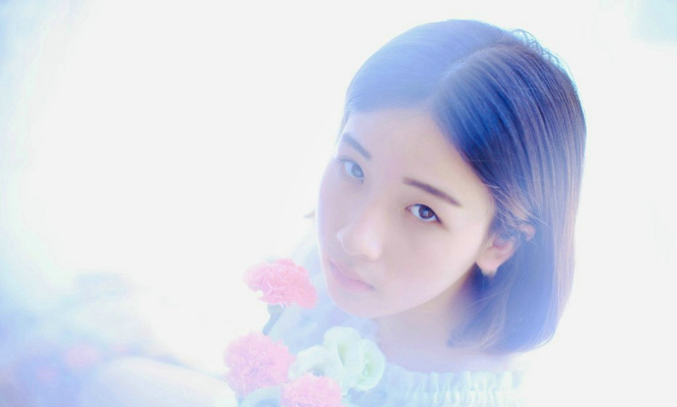 短发小清新女孩花香写真阳光正好短发美女图片	,清纯美女,