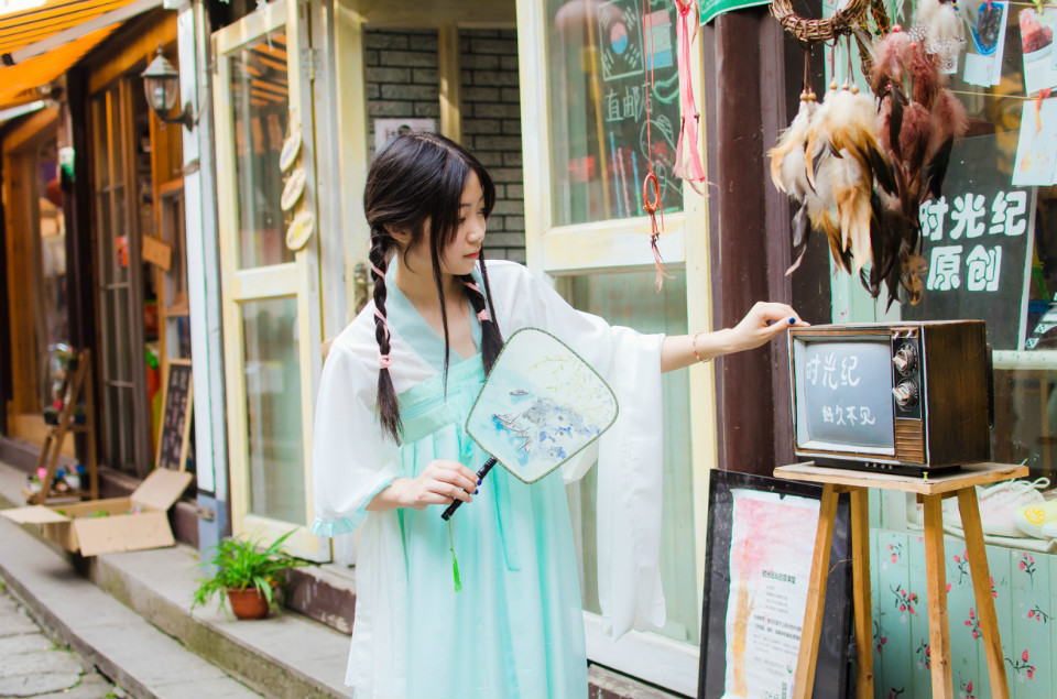 古风纯情少女的桥头等待主题写真图片,清纯美女,