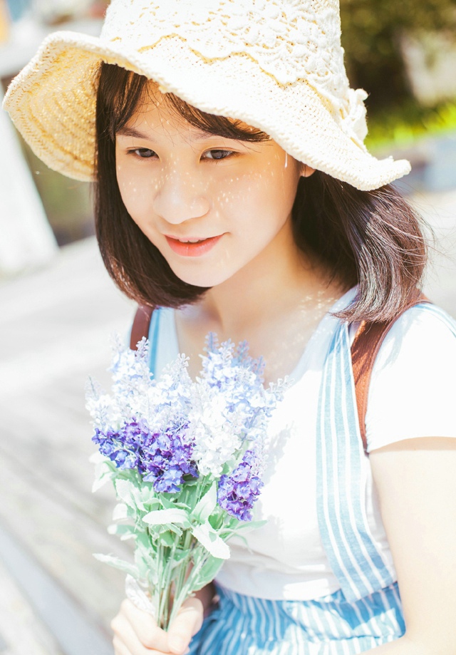短发氧气阳光少女写真花香四溢小清新美女图库	,清纯美女,