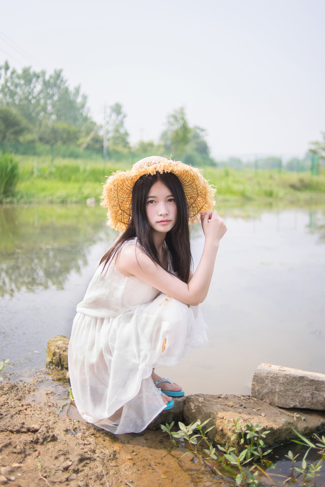 夏天的风轻轻的拂过你脸庞高清户外写真	,清纯美女,