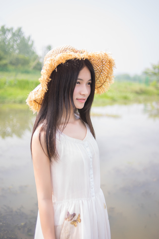 夏天的风轻轻的拂过你脸庞高清户外写真	,清纯美女,