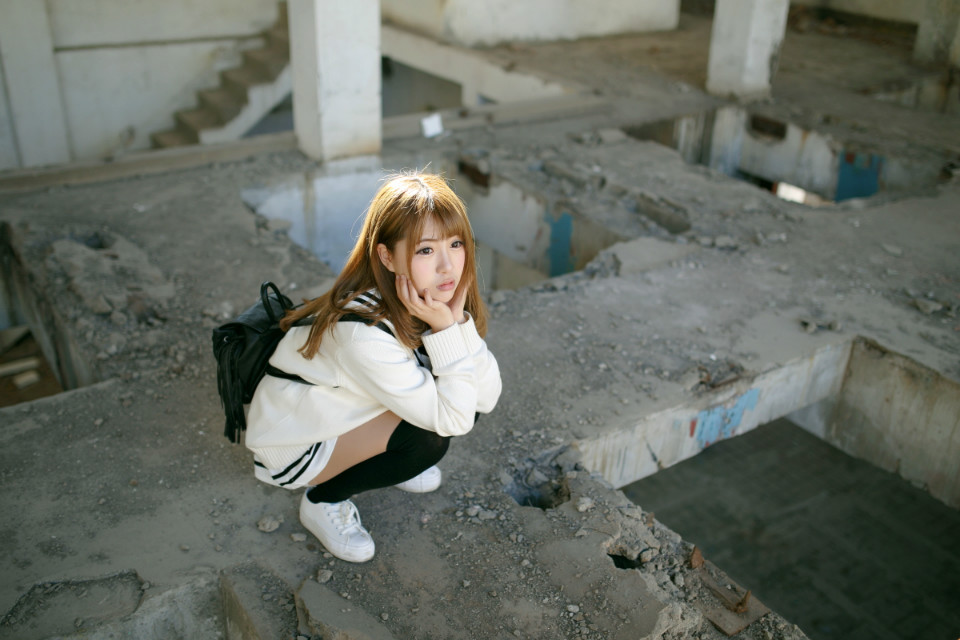 萌萌的日系短裙女孩阳光下甜美可爱写真照,清纯美女	,