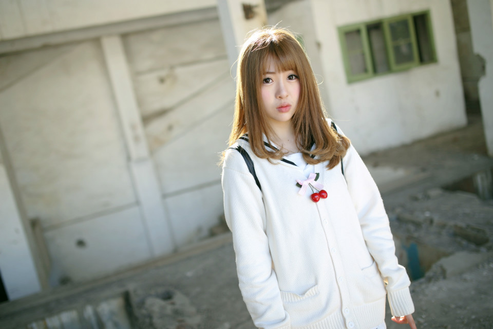 萌萌的日系短裙女孩阳光下甜美可爱写真照,清纯美女,