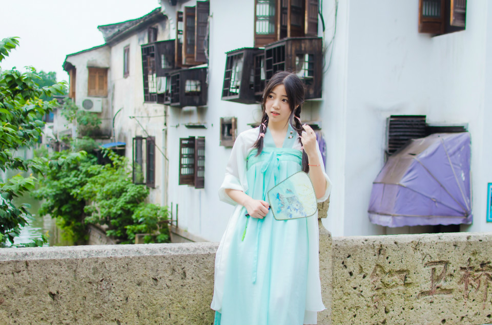古风纯情少女的桥头等待主题写真图片	,清纯美女,