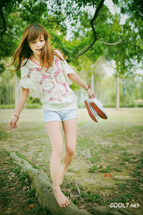 天台上的泳衣妹子长发飘飘私房照写真图片下载,清纯美女	,